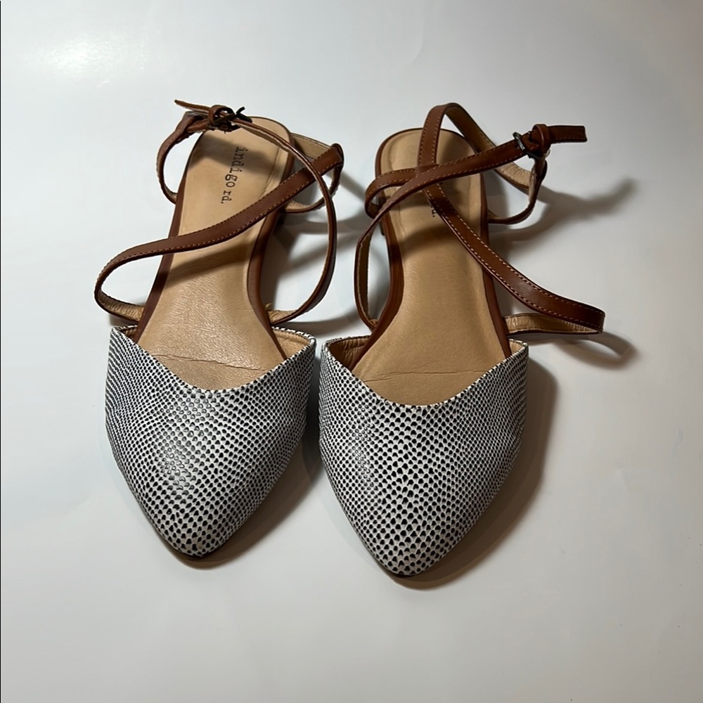 Chic White and Brown Women's Shoes with Snakeskin Pattern